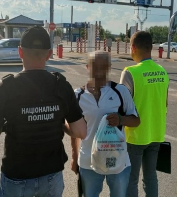 Проживав на Кіровоградщині: громадянина Молдови примусово видворили з України