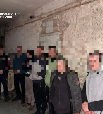 Жили в непригодных условиях. В Киеве четверо человек держали людей в «трудовом рабстве» — Офис Генпрокурора