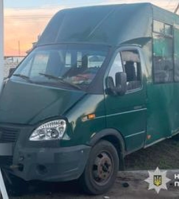 На Полтавщині зіткнулися маршрутка та вантажівка: двоє травмовані