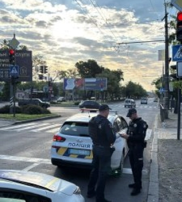 Скоїв наїзд на пішохідку: у Миколаєві слідчі поліції встановлюють обставини автопригоди на проспекті Центральному