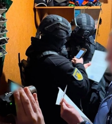 В Киеве 18-летний парень "продавал" военным ВСУ несуществующие пикапы