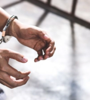 У Луцьку жінку засудили на понад 5 років ув’язнення за крадіжку кросівок