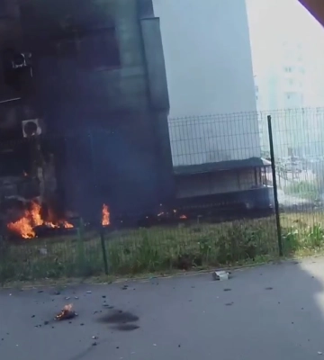 Як рятували мешканців з задимленого будинку в Харкові після атаки РФ (відео)