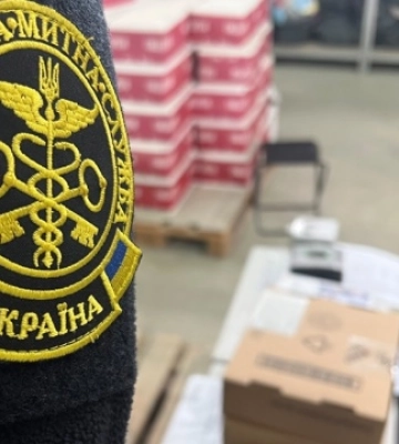 Продукти, автівки і валюта: митники з початку року виявили порушень на ₴2 мільярди