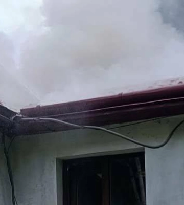 На Львівщині вогнеборці врятували житловий будинок від повного знищення вогнем