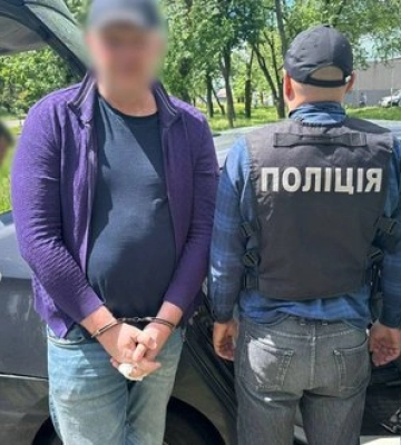 За $10 000 в обхід пропускних пунктів: у Києві військовий намагався переправити знайомого до Молдови. ФОТОрепортаж