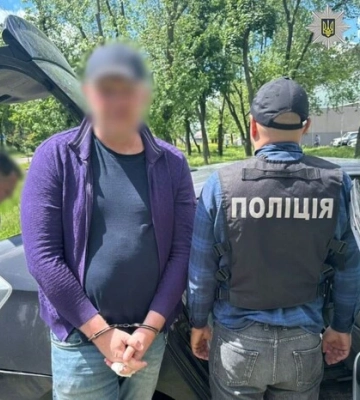 Незаконний виїзд з України за $10 тис.: у Києві оголошено підозру військовому
