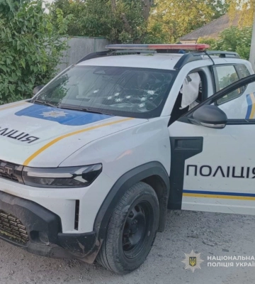 У Балаклії чоловік кинув вибуховий пристрій в авто поліції та стріляв у правоохоронців