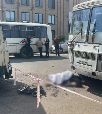 У Виноградові вантажівка наїхала на групу людей, які виходили з автобуса: є загиблі