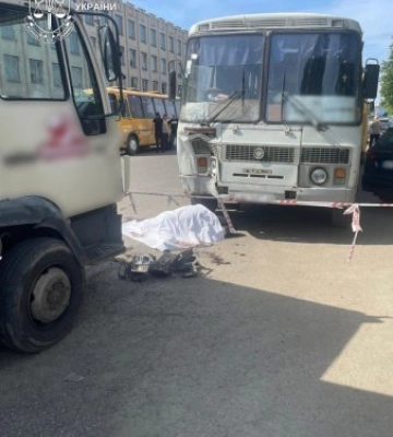 Смертельна ДТП у Виноградові: водій знепритомнів, вантажівка в’їхала в людей