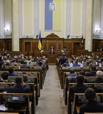 Рада підвищила зарплату поліцейським, для підвищення окладу військовим грошей не передбачили