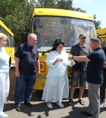 Миколаїв отримав два нових шкільних автобуси завдяки державній субвенції та співфінансуванню з місцевого бюджету