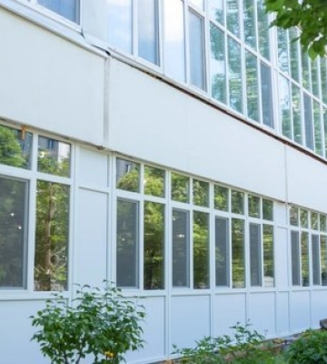Після російських ударів у Дніпрі відновили дві пошкоджені гімназії