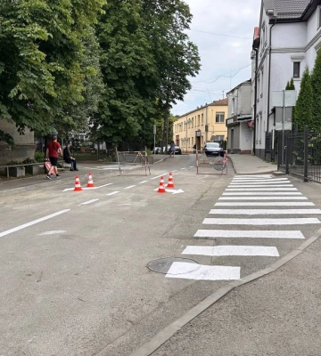 У Луцьку на Степана Бандери облаштували дві смуги руху