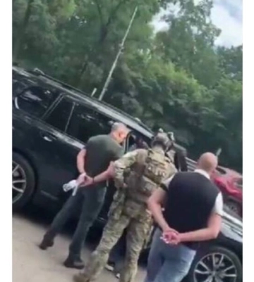 На виїзді з Києва ДБР зупинило авто з ексначальником ТЦК Одеської області та проводить обшуки