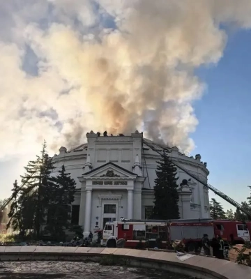 Фото/Відео: Після атаки БПЛА у Севастополі дотла згорів музей