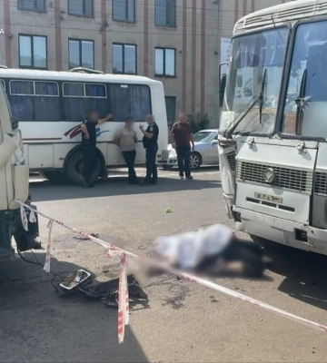 В Закарпатье грузовик врезался в пассажиров автобуса, есть погибшие и раненые
