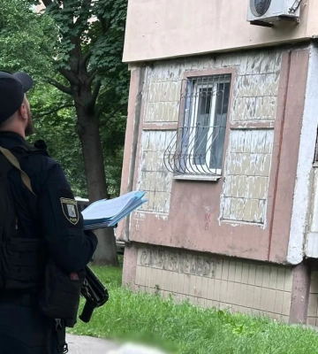 Пенсіонер викинув собаку з 6-го поверху в Києві: що йому загрожує