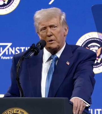 Трамп побажав людству миру та пообіцяв атакувати Іран