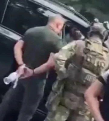 Співробітники ДБР зупинили машину екс-військкома Борисова та проводять слідчі дії — ЗМІ