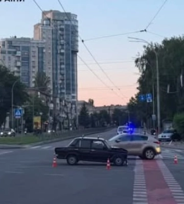 У Печерському районі Києва внаслідок зіткнення двох авто загинув пішохід