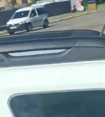 На Черкащині чоловіка зупинили люди в цивільному на трьох авто — повідомляють про напад і пошкодження авто. ВІДЕО