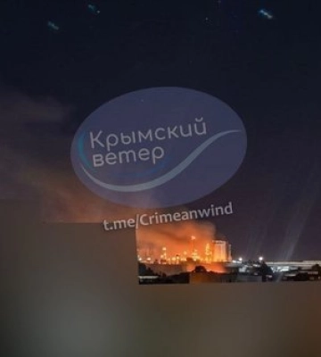 Взрывы в оккупированном Крыму: в Севастополе пожар, повреждены два моста на въездах