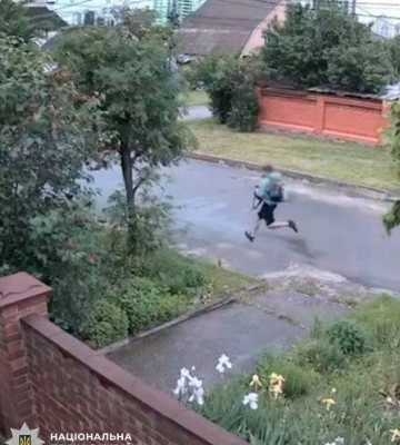 У Києві затримано злодія, який на вулиці відкрито обікрав стареньку жінку, - поліція. ФОТО