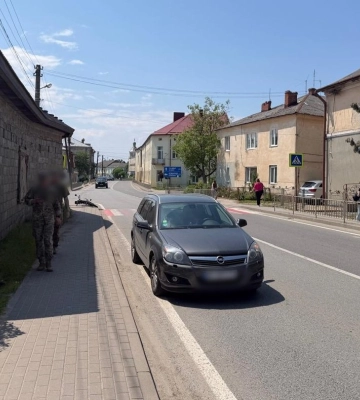 На Львівщині автомобіль збив електровелосипедиста: 68-річного чоловіка госпіталізували, - ФОТО