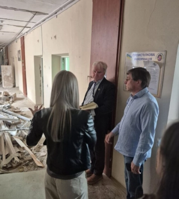 Делегація ООН відвідала пошкоджений пологовий будинок в Одесі: перші кадри та обіцянки допомоги