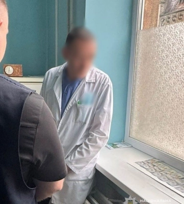 У Львові лікаря затримали за підозрою у вимаганні $9 тисяч за продовження інвалідності, - ФОТО