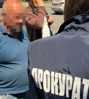 Незаконный выезд из Украины за $15 тысяч: на схеме задержаны экс-депутат с сыном