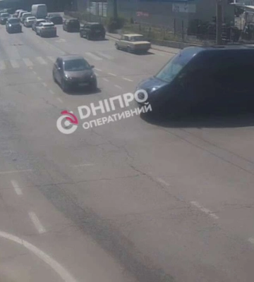 В Днепре на Березинской произошло серьезное ДТП, есть пострадавшая: видео момента
