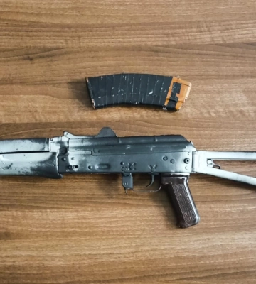 41-річний львів’янин продав бойовий автомат біля «Шувару»: йому оголосили підозру