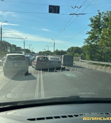 На Ковельській у Луцьку зіткнулись чотири автівки