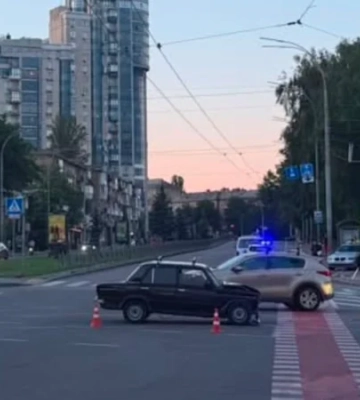 У Києві на Печерську після зіткнення машин загинув пішохід: затримали водія ВАЗ, який спричинив ДТП
