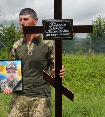 Мукачево попрощалося із загиблим Героєм