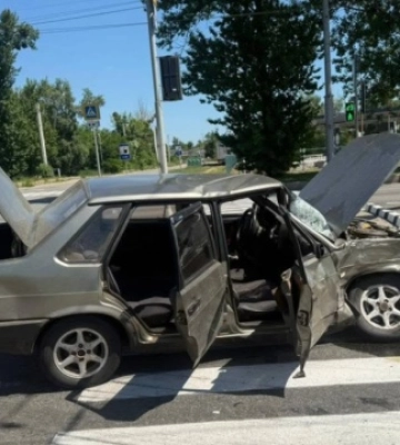 У Харкові в ДТП за участю мікроавтобуса та легковика постраждали 6 людей, серед них 3 дітей