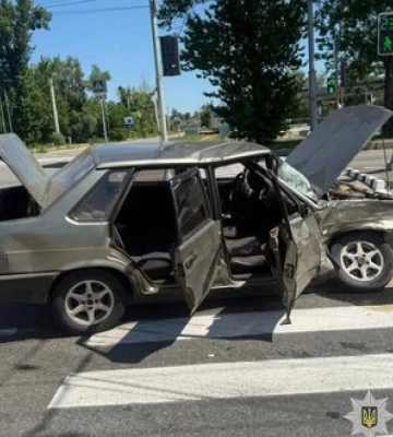 В Харькове столкнулись легковушка и микроавтобус: травмированы трое детей. ФОТОРЕПОРТАЖ