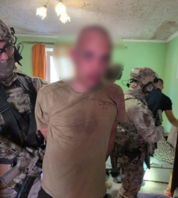 Штурм в Ужгороді: озброєний чоловік взяв у заручники 5-річну дитину, КОРД провів спецоперацію (ФОТО)