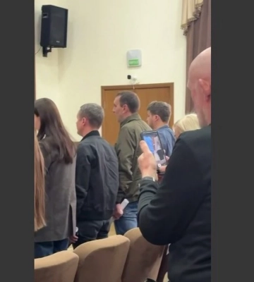 Скандал в Ирпене: депутат под звуки гимна снимал ягодицы коллег
