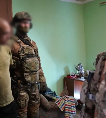 Погрожував ножем та стріляв: в Нацполіції розповіли деталі затримання в Ужгороді