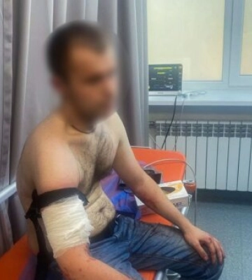 У Запоріжжі чоловік напав із ножем на поліцейських під час обшуку: троє в лікарні