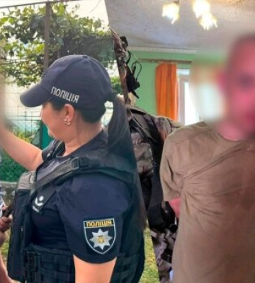 В Ужгороді озброєний чоловік замкнувся з дружиною та 5-річною дитиною: як діяли силовики