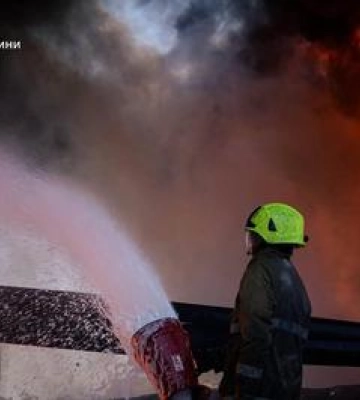 Ворожий БпЛА влучив у промислове підприємство у Полтавському районі