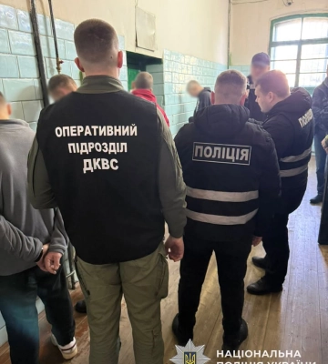 На Чернігівщині судитимуть в'язнів СІЗО, які через інтернет торгували неіснуючим товаром