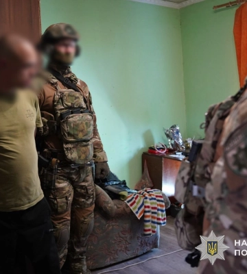 В Ужгороді затримали чоловіка, який утримував дружину та 5-річну доньку, погрожував зброєю та стріляв – поліція