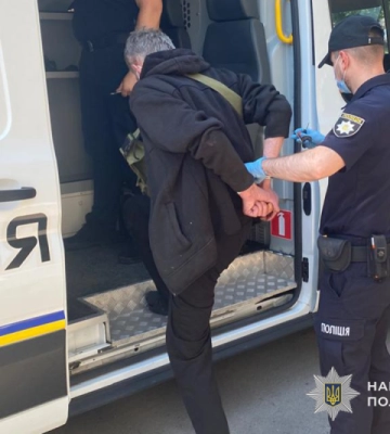 На Тернопільщині затримано чоловіка, який одного співчаркувальника вбив, а іншого поранив