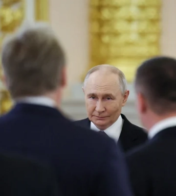 «Поставил на карту все». Украина побеждает, но Путин может стать еще опаснее — Bloomberg