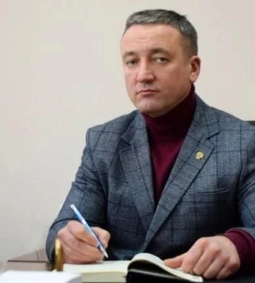 Избивал гражданских в тайных тюрьмах: экс-ректору мелитопольского ВУЗа инкриминируют военные преступления 